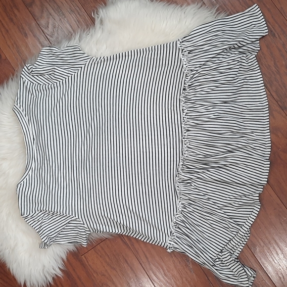 Bobeau Striped Babydoll Shortsleeve Blouse - Picture 2 of 4